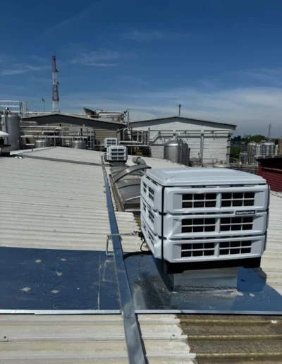 foto di una realizzazione di due raffrescatori evaporativi fissi