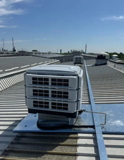 foto di una realizzazione di due raffrescatori evaporativi fissi