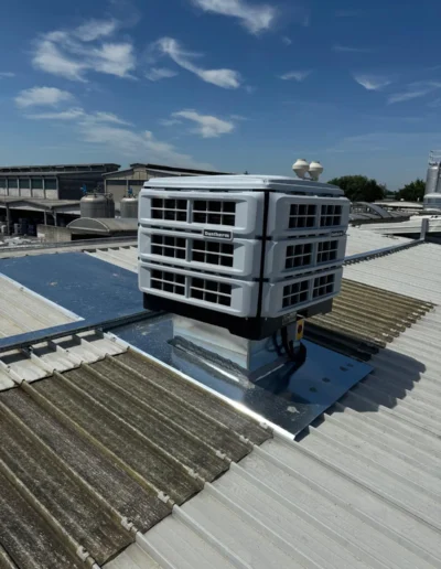 foto di una realizzazione di due raffrescatori evaporativi fissi