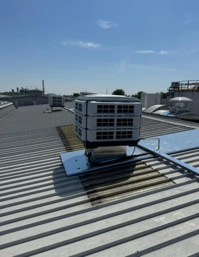 foto di una realizzazione di due raffrescatori evaporativi fissi