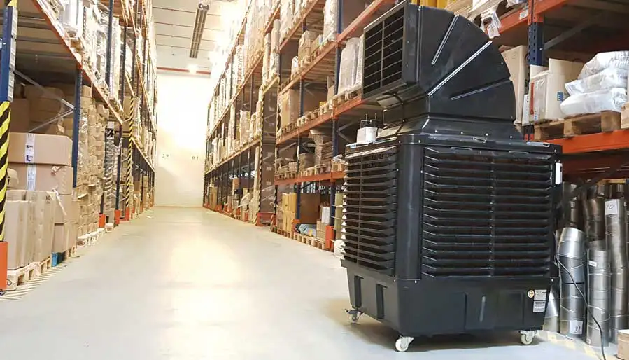 Raffrescatore mobile 1 Raffrescatori industriali mobili RIEL su ruote per raffrescamento in un capannone